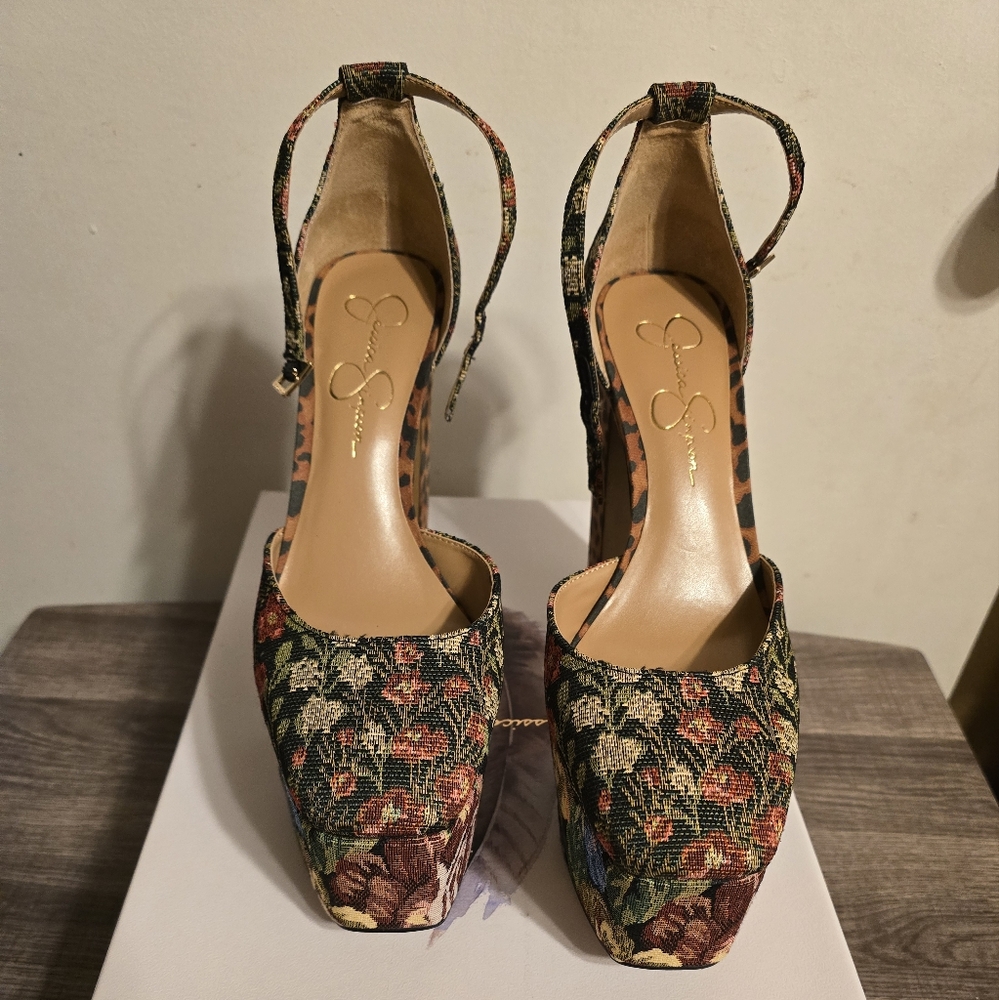Jessica Simpson Pinkston Platform